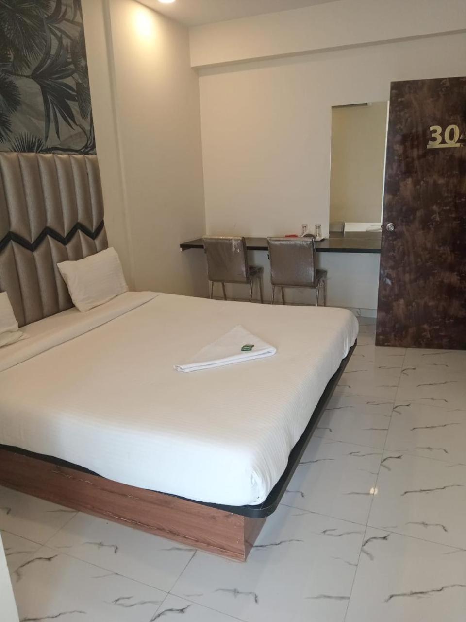 New Balaji Residency By Glitz Hotels Ulhasnagar Bagian luar foto