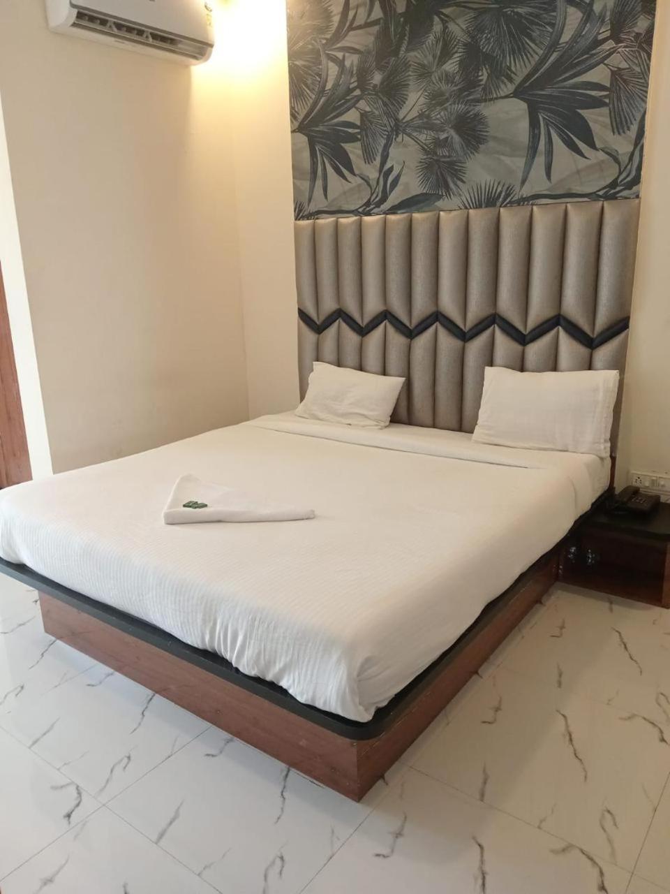 New Balaji Residency By Glitz Hotels Ulhasnagar Bagian luar foto